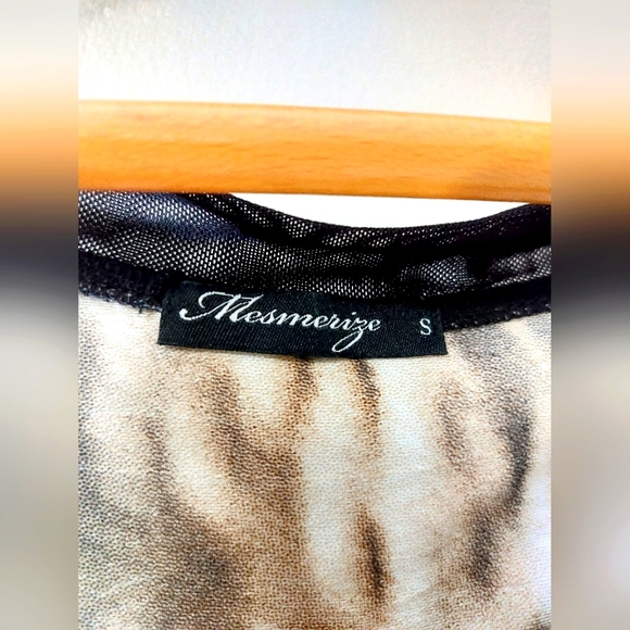 Colorful and Bold Mesmerize Tank Top. Long. Size Small. Floral and Animal Print. - Picture 4 of 5